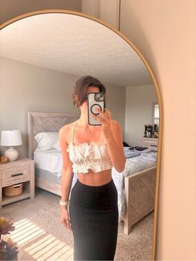 NWT!! H&M Women’s Cream Ruffled Crop Top with Tie Back - Size S